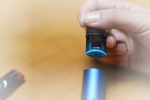 悦刻5代烟杆的价格是多少？与其他品牌相比有何优势？
