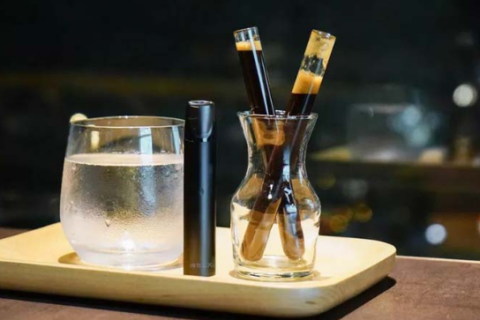 悦刻四代烟杆一支的价格是多少？与其他代数的烟杆相比有何特点？