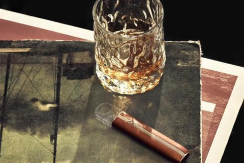 火器电子烟和悦刻哪种好？（悦刻格调和火器ammo奥斯卡对比评测）