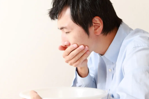 yooz电子烟为什么吸了想吐？